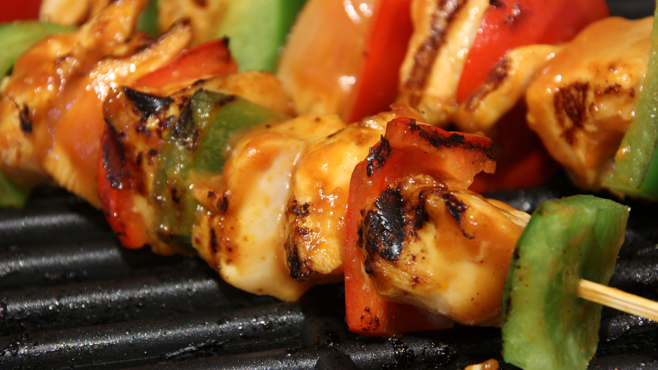BBQ Chicken and pepper kebab, garlic mayo and tomato salad