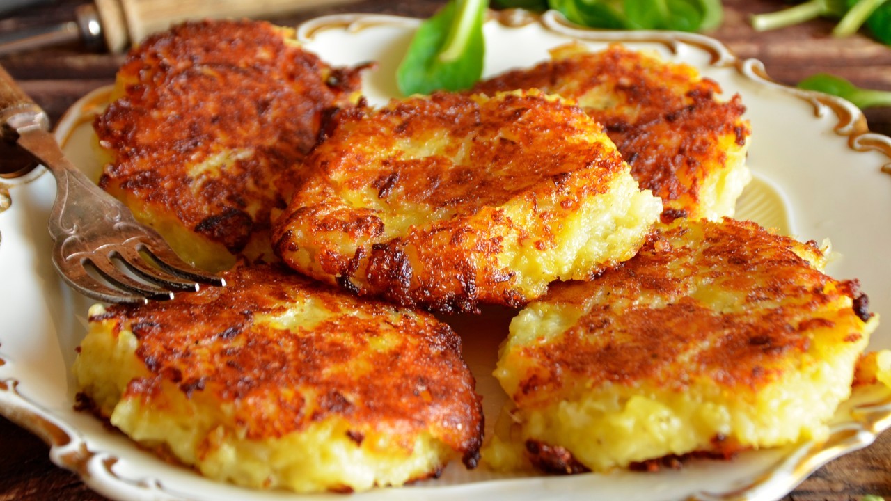 Potato Rosti with baby balsamic roasted tomatoes with avo smash and a harissa ketchup