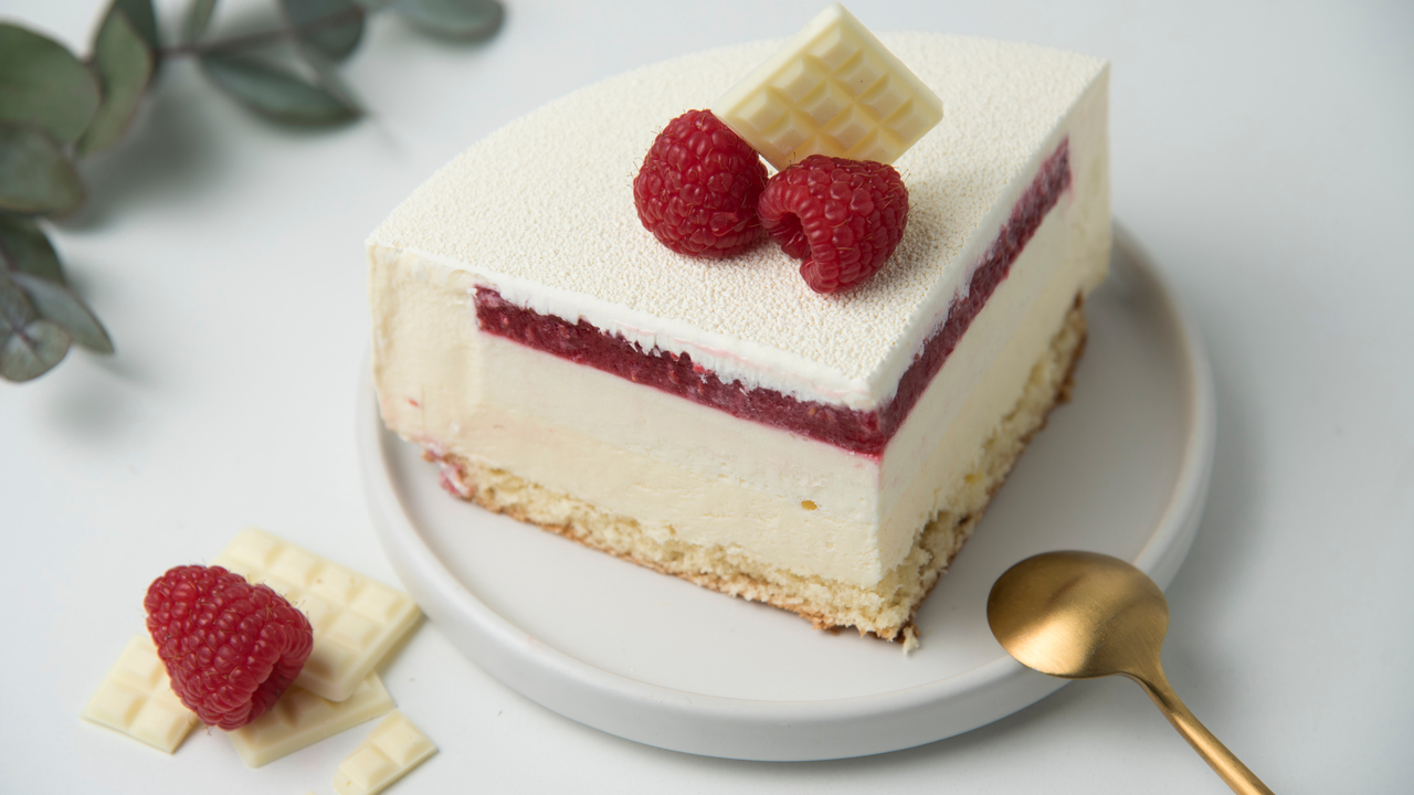 Creamy White Chocolate Cheesecake