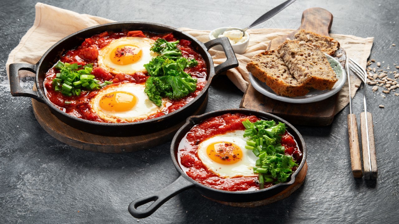 Griddle bread with Shakshuka