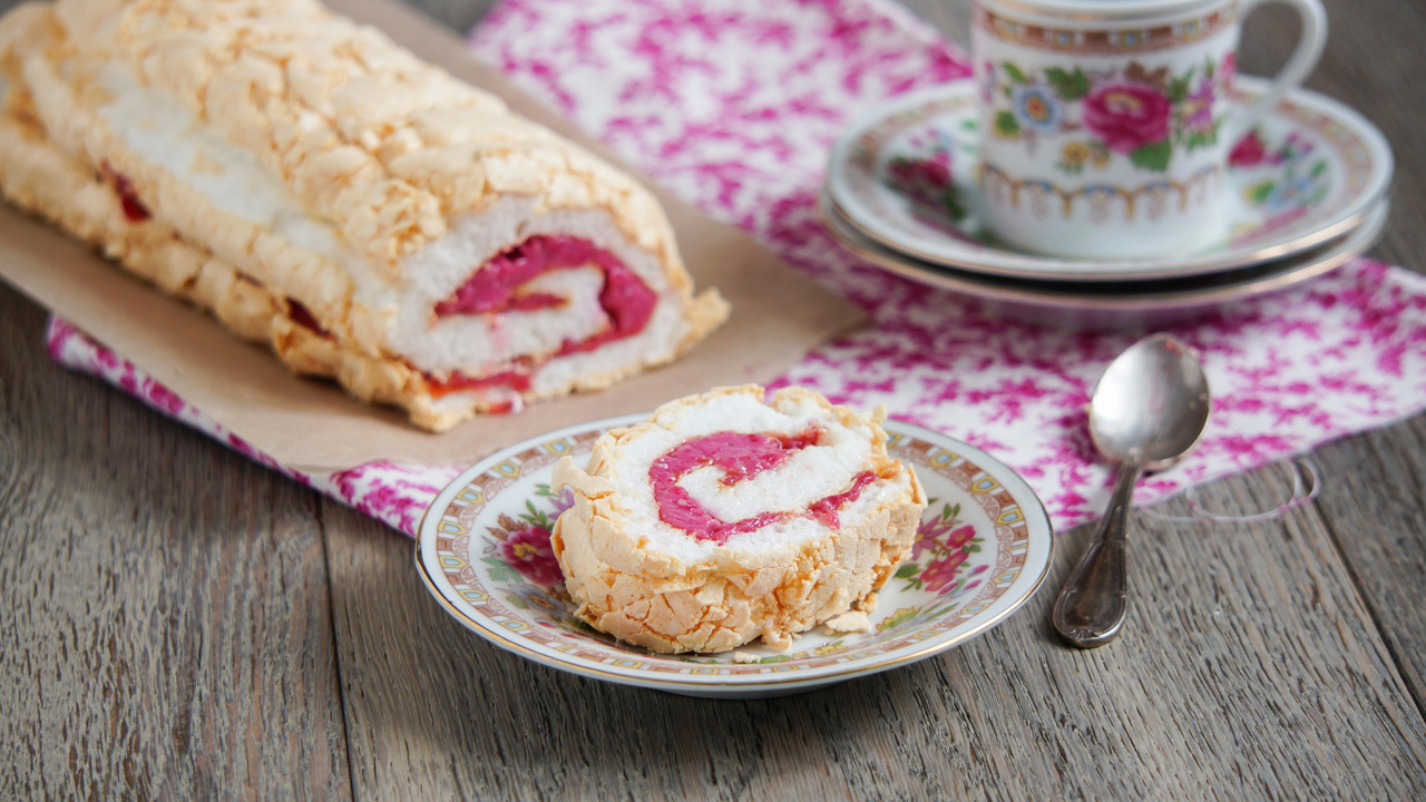 Summer Berry Meringue Roulade