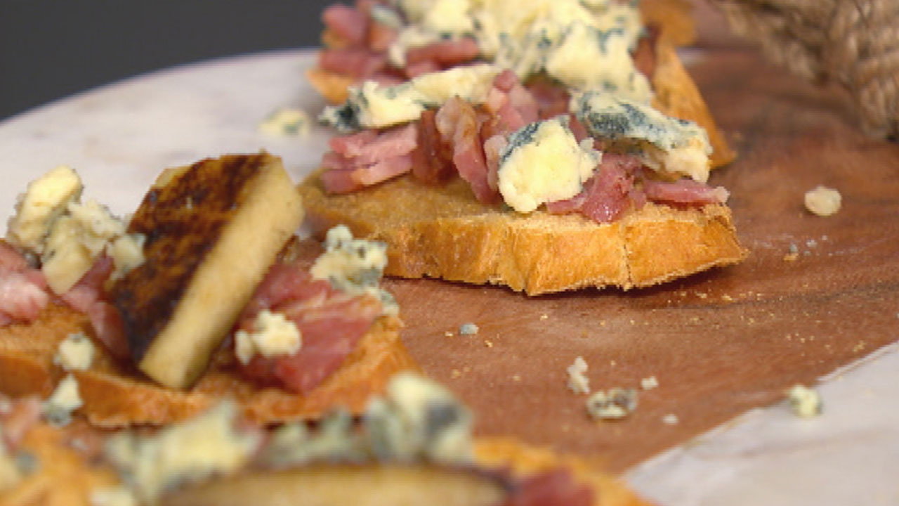 Bramley Apple, Blue Cheese & Bacon Crostini